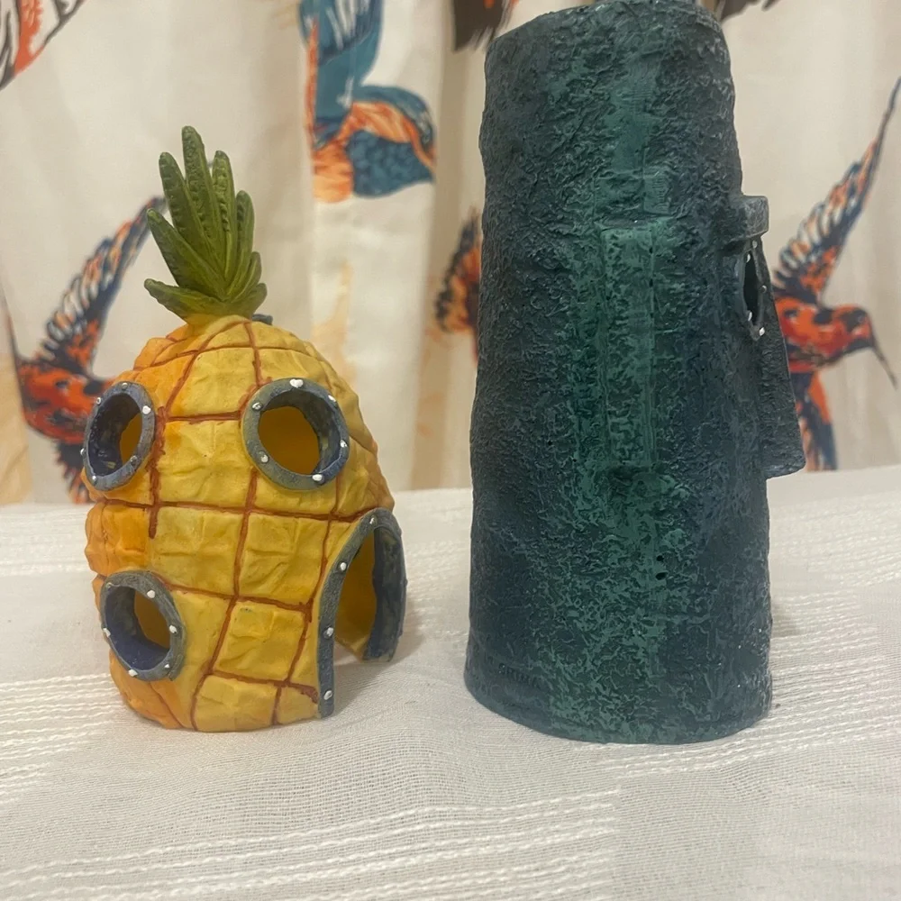 Viacom Spongebob And Squidward Pineapple and Tiki Head Aquarium Decor